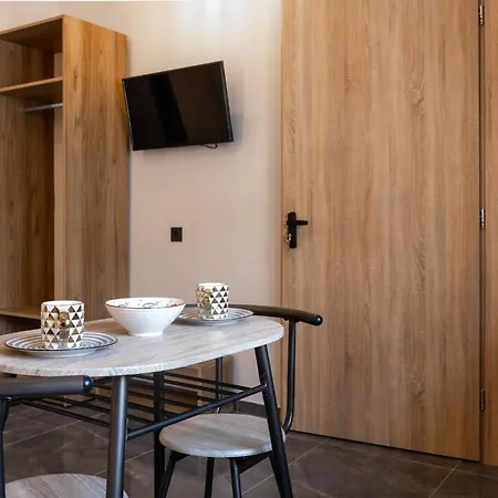 Hotel12 Apartman *
