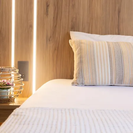 Hotel12 *