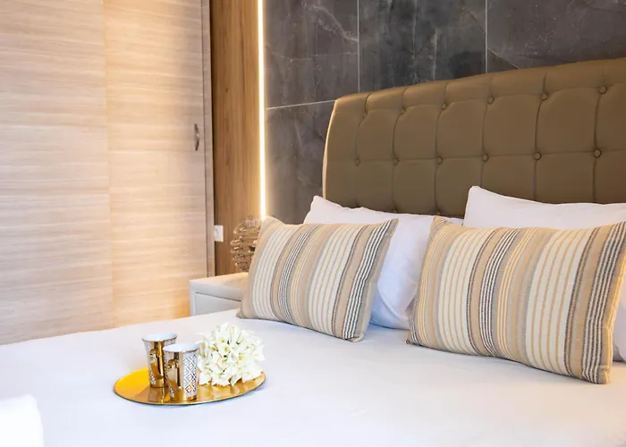 Hotel12 *